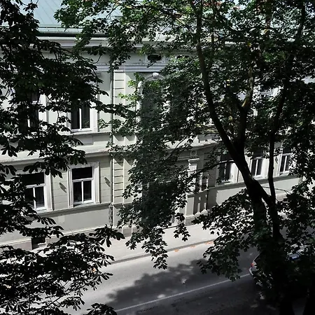 Location - & Center Apartment